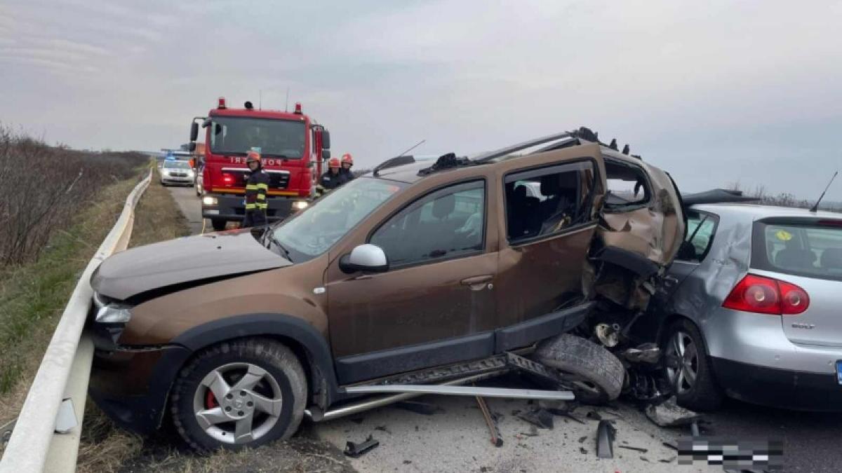 Accident teribil pe autostrada A1. Trei persoane au fost rănite