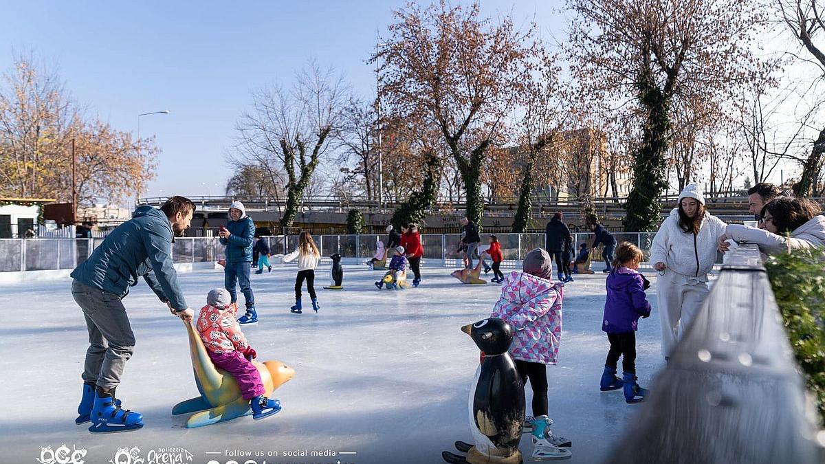 Nicuşor Dan: Un derdeluş unicat în Bucureşti, la Târgul de Crăciun din curtea Operei Comice pentru Copii