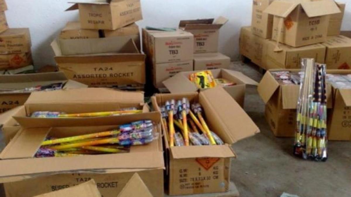 Cantitate uriașă de articole pirotehnice, confiscate de polițiști în urma unor percheziții