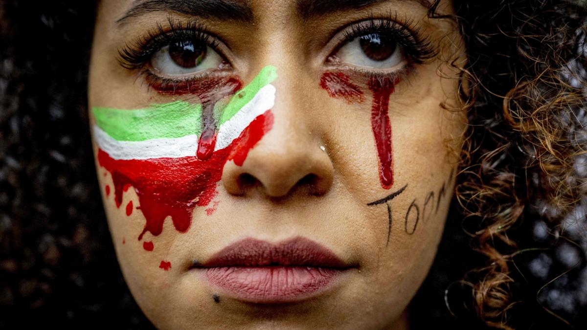 100 de persoane riscă pedeapsa cu moartea în Iran pentru că au protestat