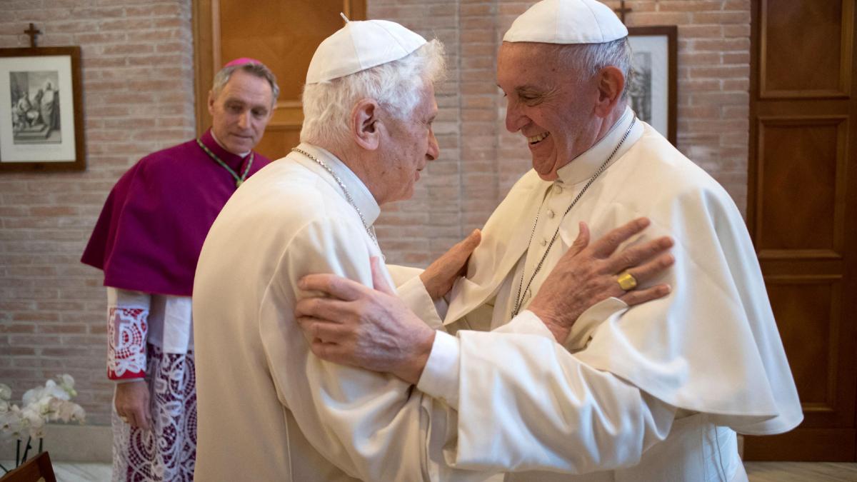 Papa Benedict al XVI-lea a murit! Primul Papă care a demisionat în ultimele secole avea 95 de ani