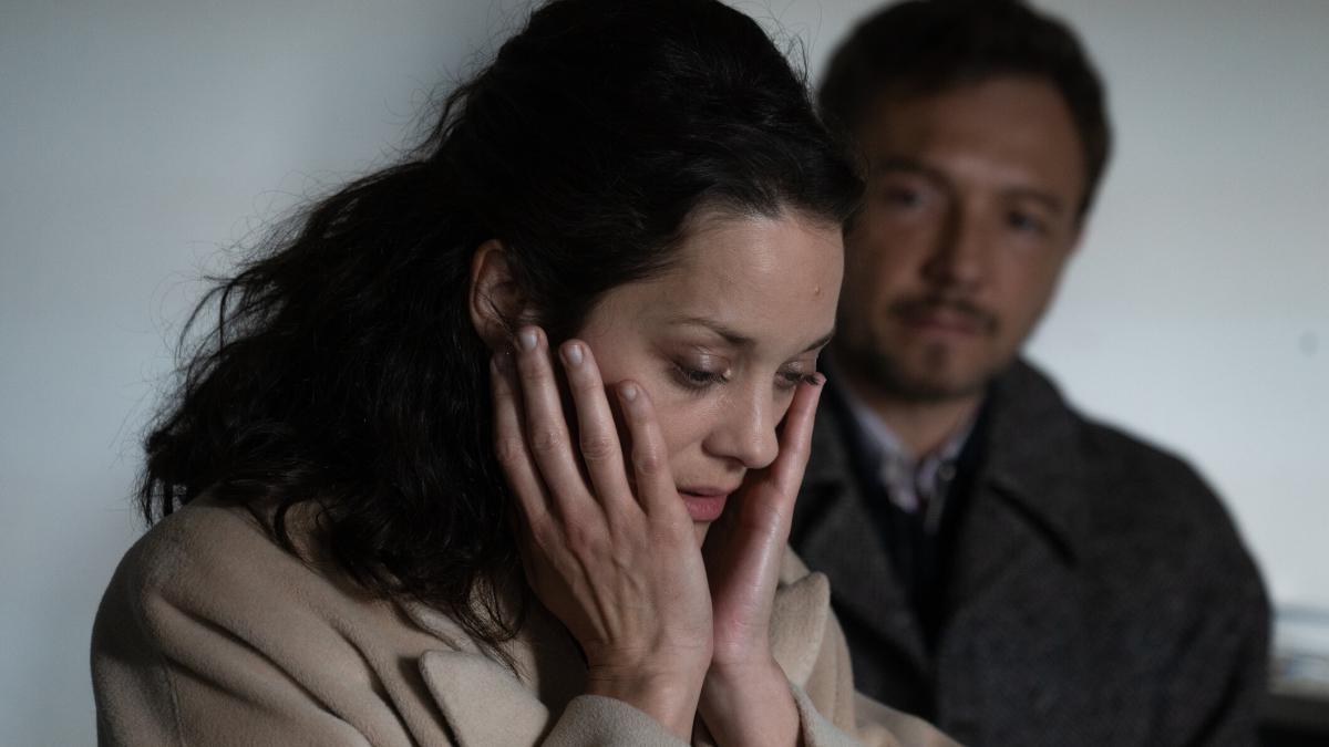 Marion Cotillard, strălucitoare și fascinantă, alături de Cosmina Stratan, în Frate și soră / Frère et soeur, un film despre secrete de familie, din 6 ianuarie în cinema