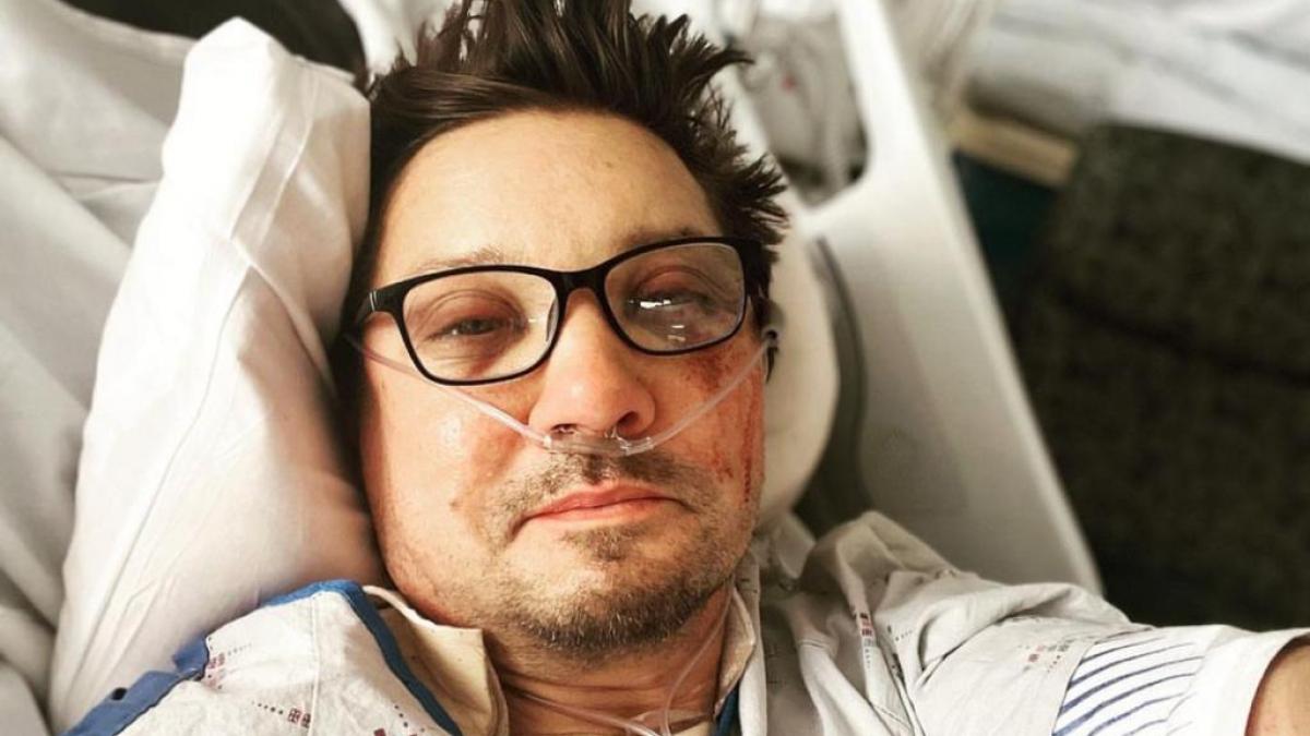 Jeremy Renner își revine după accidentul GRAV suferit în timp ce își deszăpezea curtea