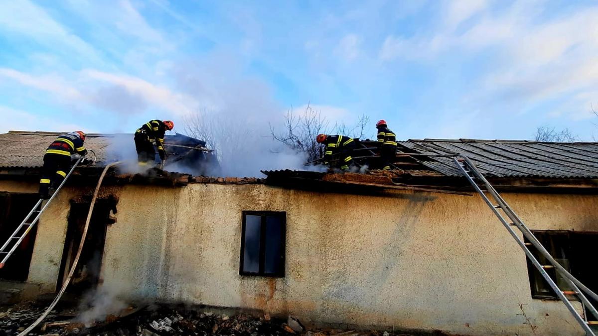 Incendiu la o clădire dezafectată din Constanța