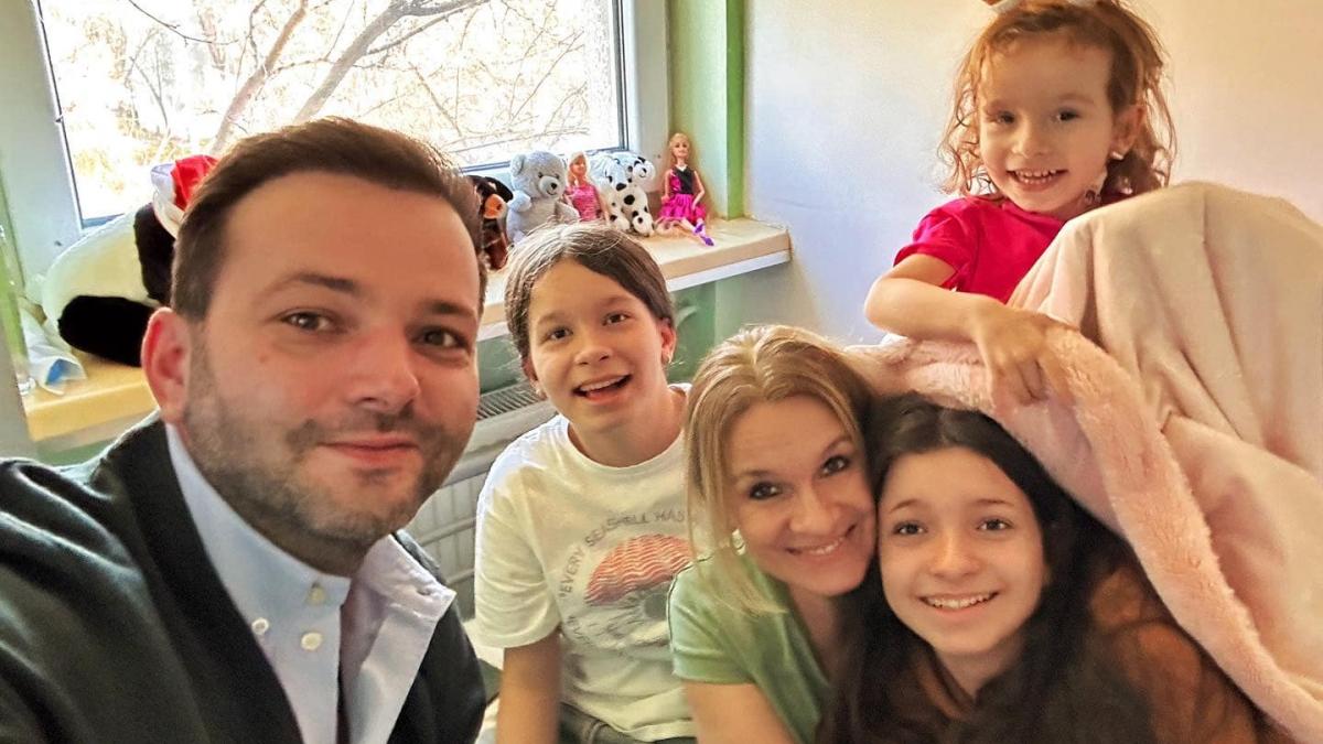 Fetița lui Mihai Morar, operată de urgență: Neputința de a face ceva pentru copilul tău bolnav este cel mai greu de dus 