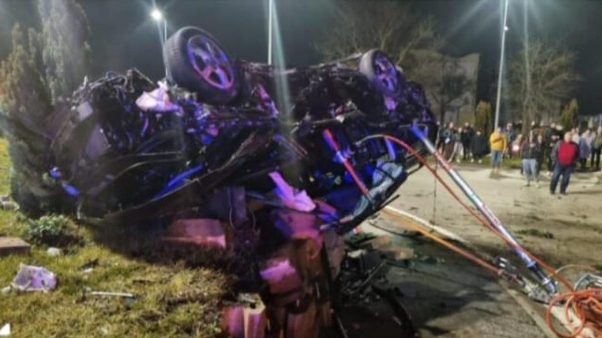 Un tânăr de 21 de ani a murit după ce s-a răsturnat cu mașina în Sebeș