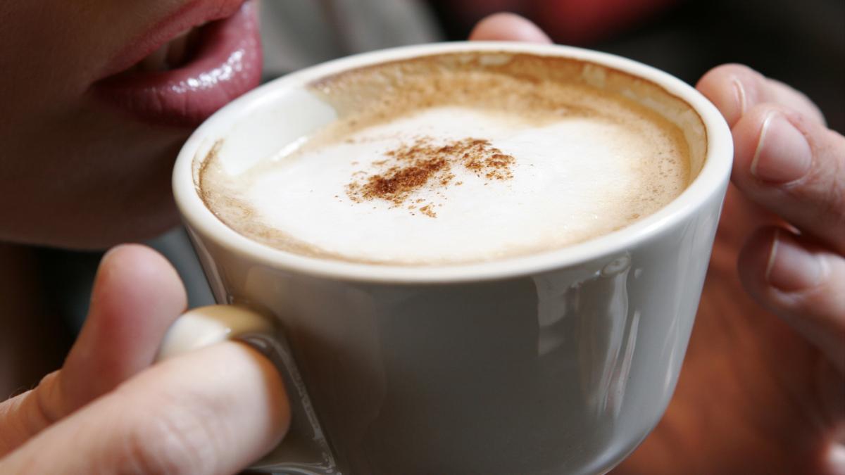 Cafeaua în oraş, un lux: costă mai mult decât în Spania sau Italia