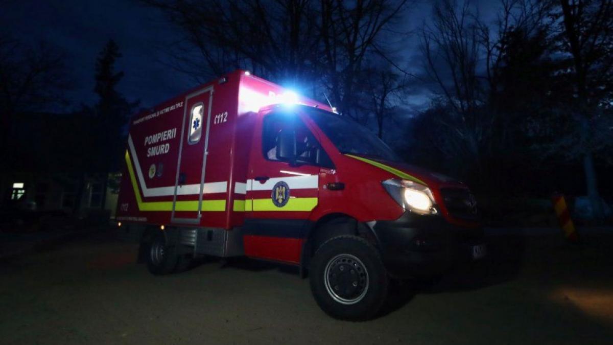 Accident în Iași. Ciocnire între un microbuz și un autoturism. 16 persoane au fost implicate