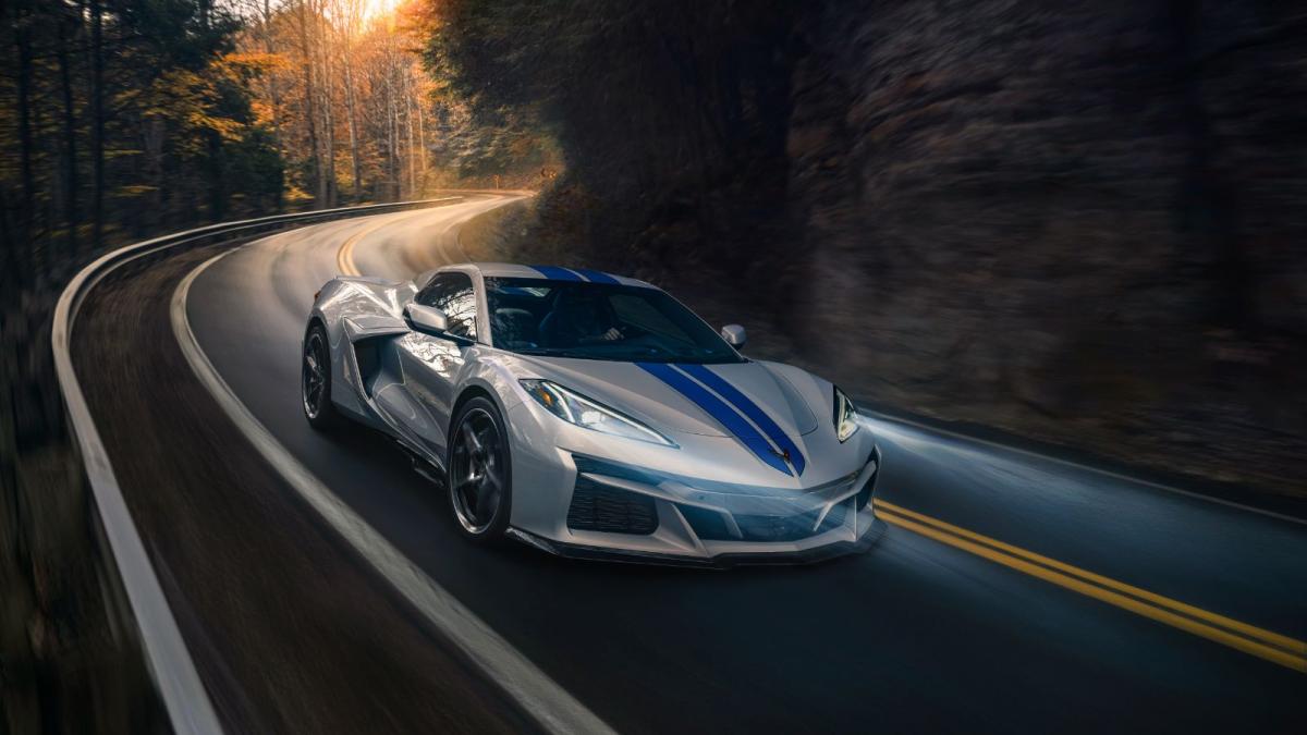655 de cai. Cel mai puternic hibrid Corvette