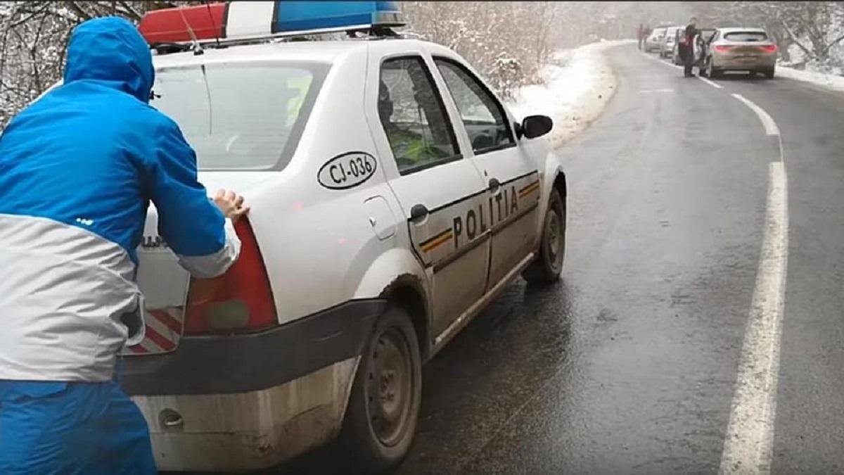 Viața bate filmul! Cum s-a furat o mașină de poliție chiar de sub nasul agenților