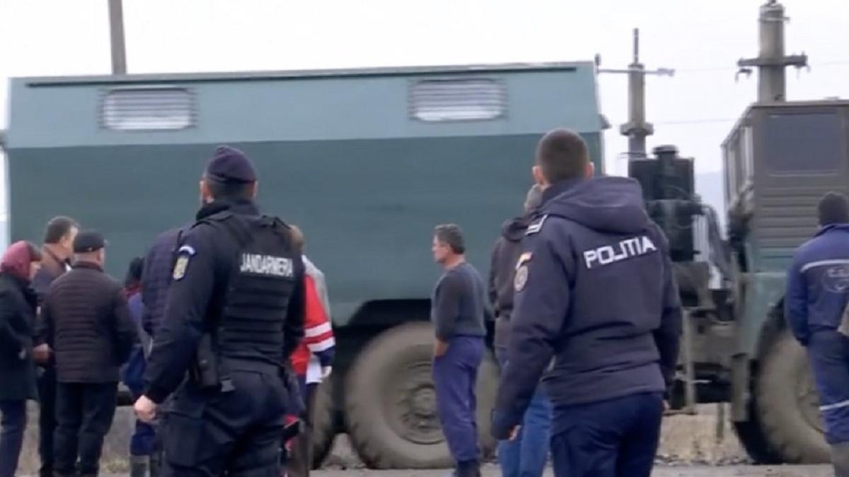 VIDEO Transportul minerilor în toate carierele Complexului Energetic Oltenia a fost oprit!