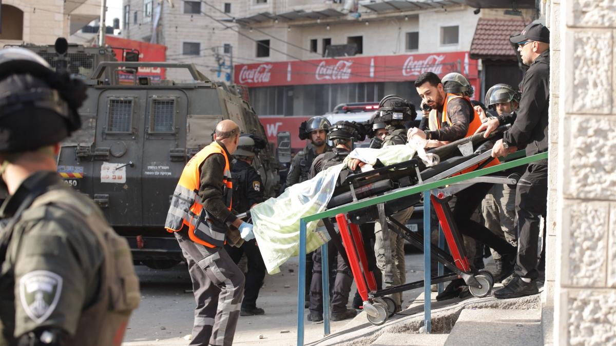 Doi palestinieni, împuşcaţi mortal în operaţiuni ale serviciilor de securitate israeliene