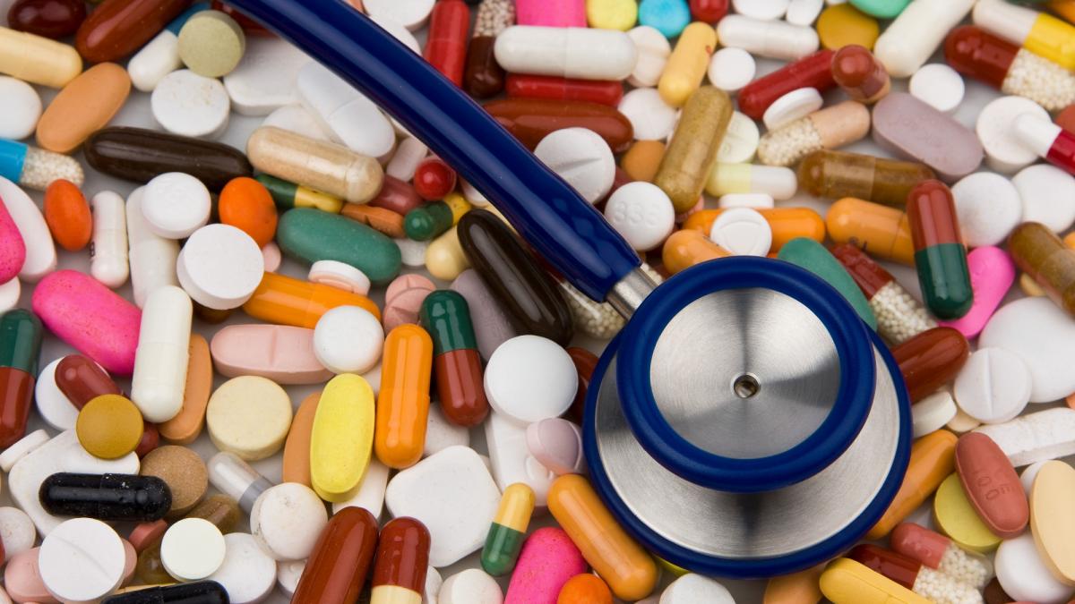 Criza de medicamente continuă. Lipsesc din farmacii antibioticele și siropurile antitermice pentru copii