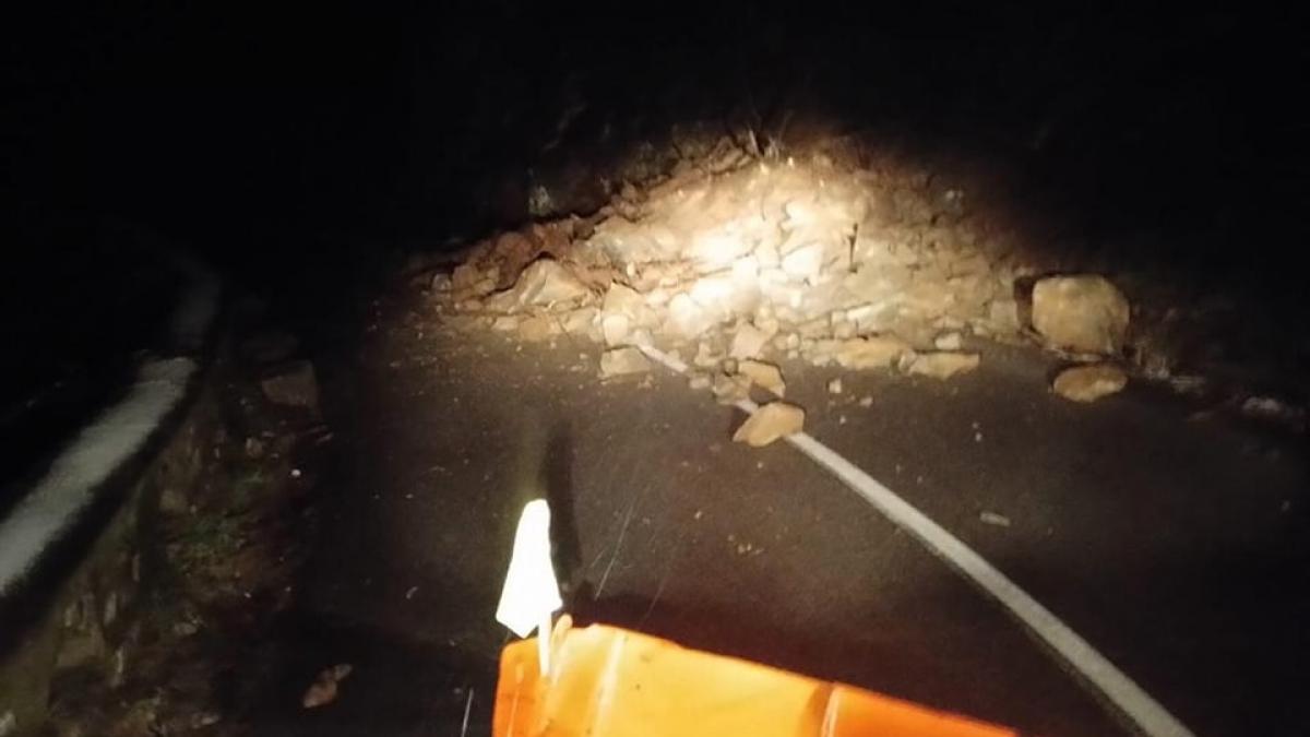 Trafic îngreunat pe Clisura Dunării, din cauza unei alunecări de teren