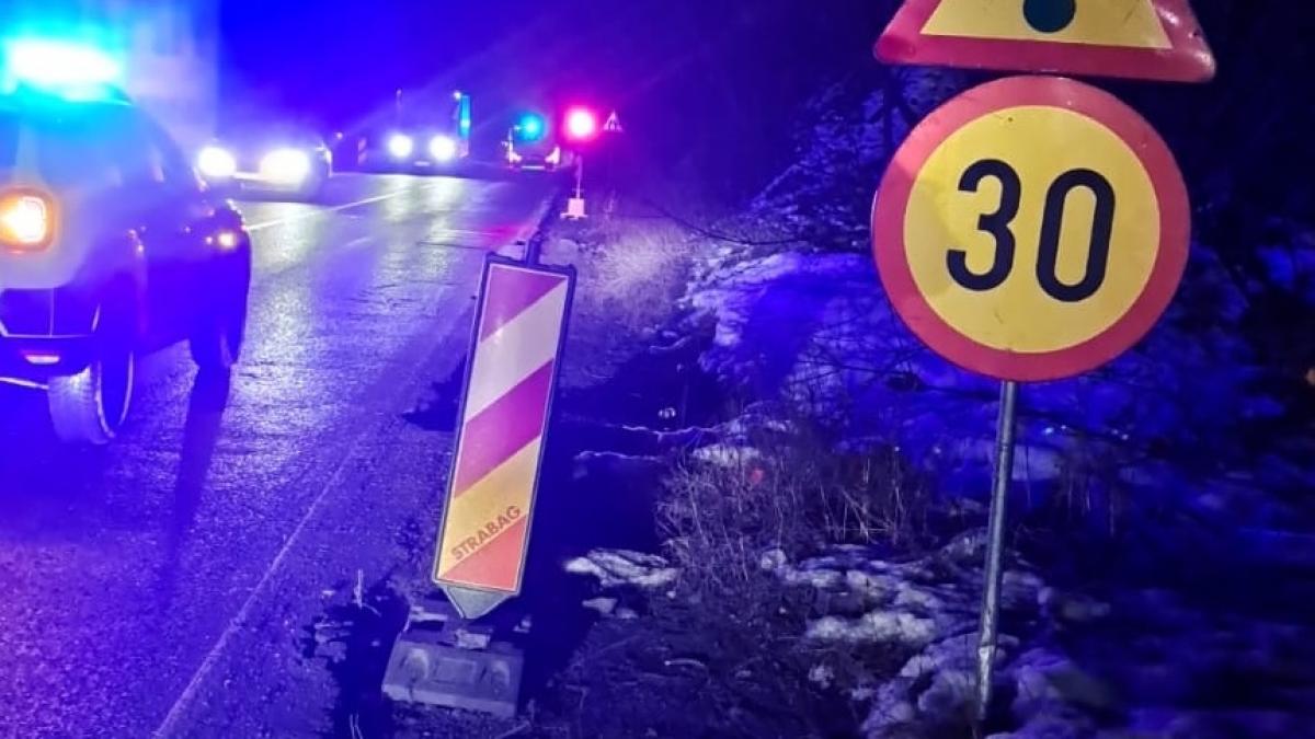 Restricții pe DN 7 - Valea Oltului: fisuri în asfalt, în zona unde s-a surpat drumul