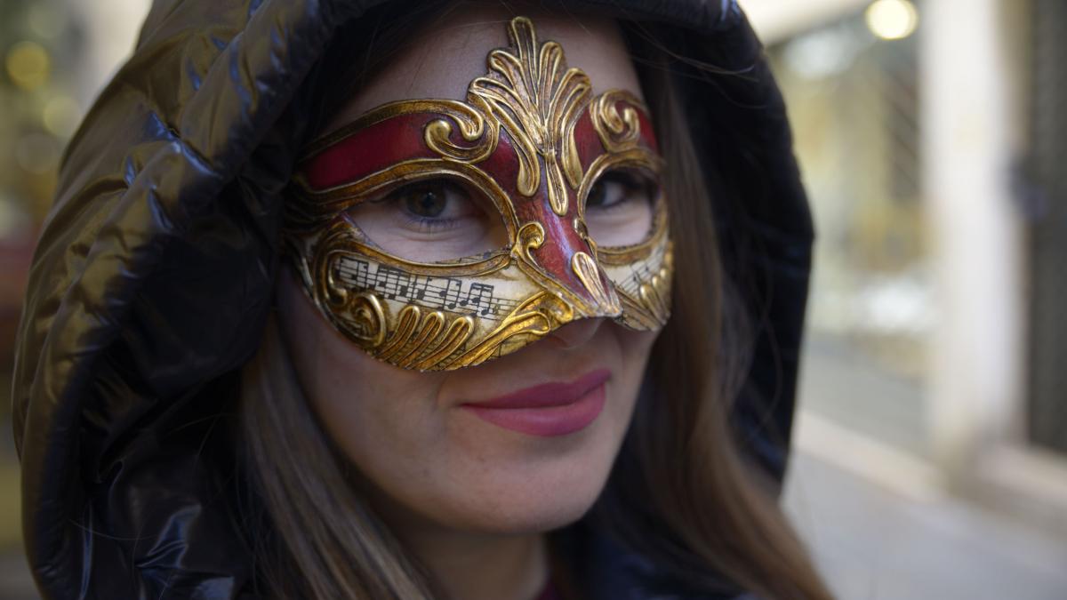 Carnavalul de la Veneția și-a deschis porțile. Paradă de gondole, măști și costume de epocă