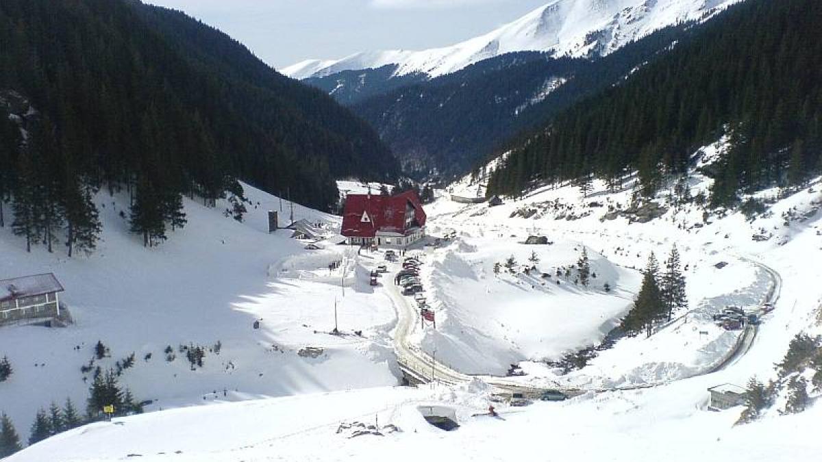Două avalanșe mari s-au produs în Munții Făgăras. Turiștii sunt sfătuiți să nu facă drumeții