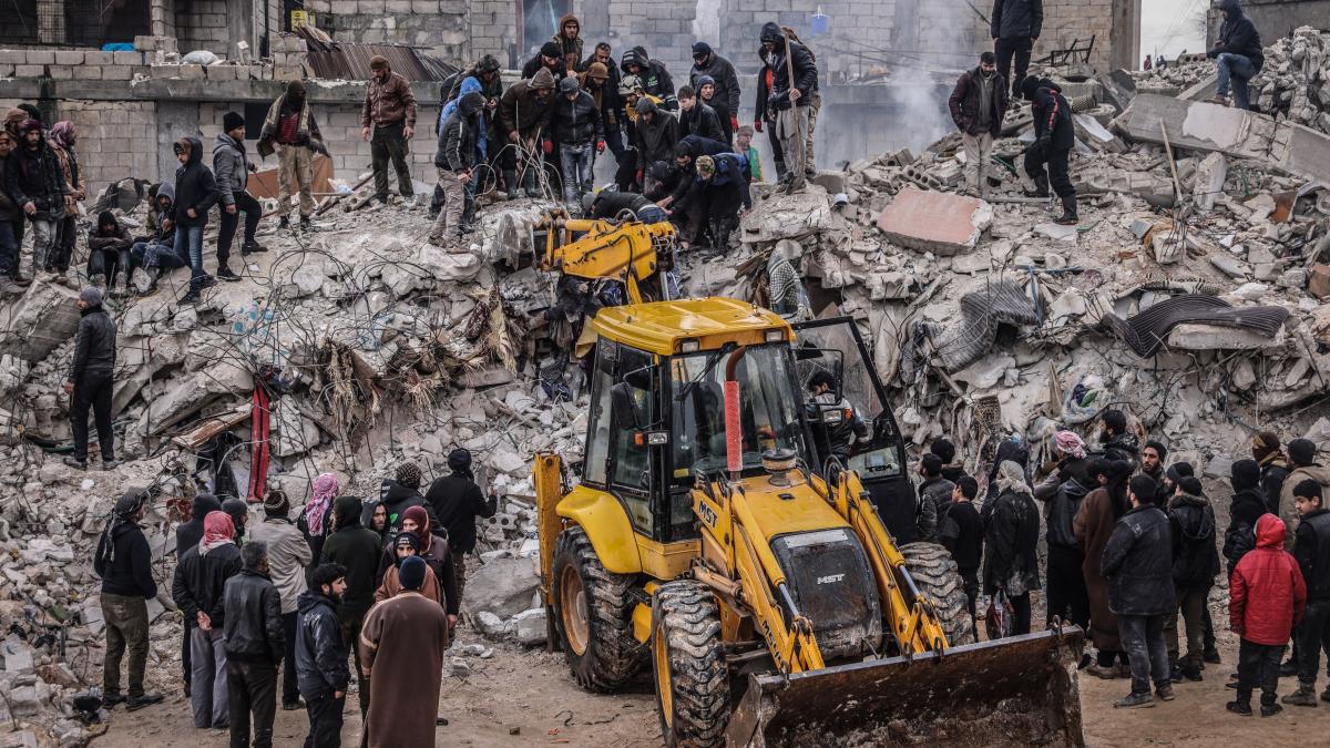 Bilanţul victimelor cutremurelor care au lovit Turcia şi Siria a depășit 11.200 de morţi