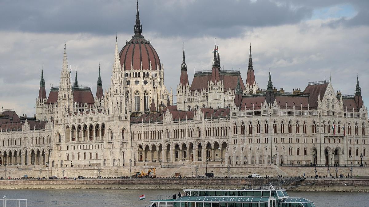 Obsesia ungurilor: De ce traiul la ei în ţară este mai scump decât afară