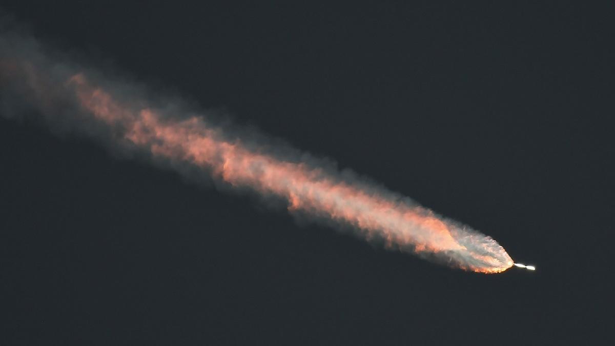 SpaceX testează cea mai puternică rachetă din toate timpurile