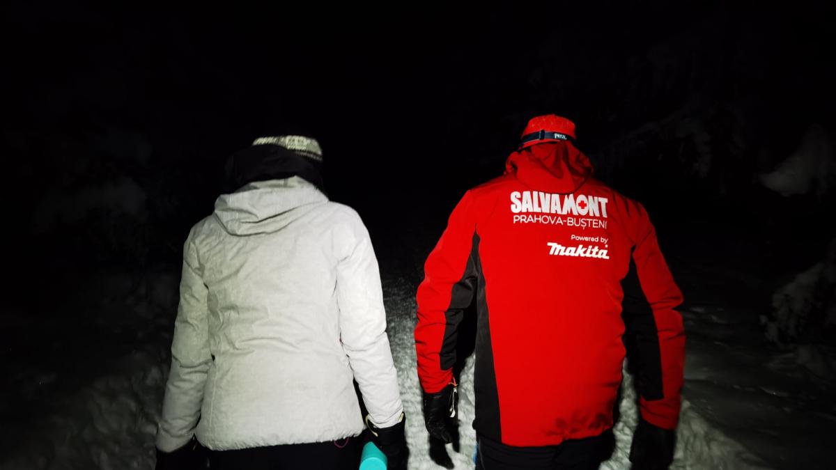 Turistă din Elveția, rătăcită în Munții Bucegi. Femeia a umblat ore întregi prin zăpada până la genunchi