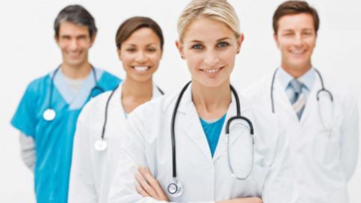 Jumătate dintre medicii rezidenți din România vor să se angajeze în primul an de rezidențiat
