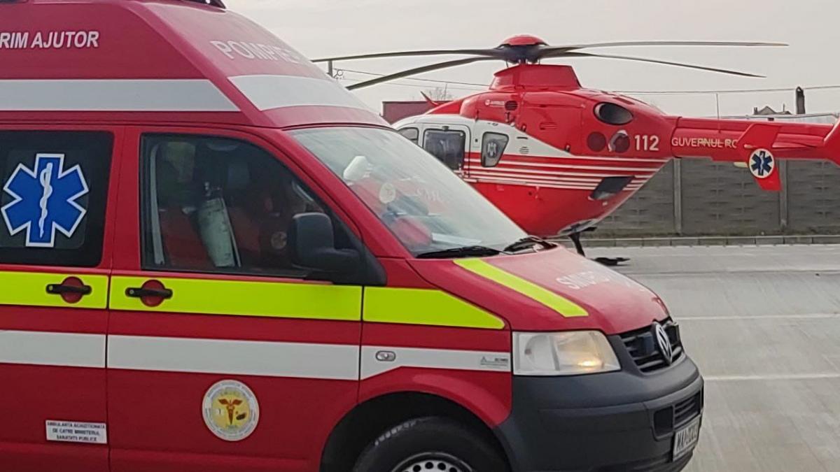 Accident de muncă în Timiș. Patru muncitori au căzut de la șase metri înălțime. Unul a fost transportat cu elicopterul SMURD la spital
