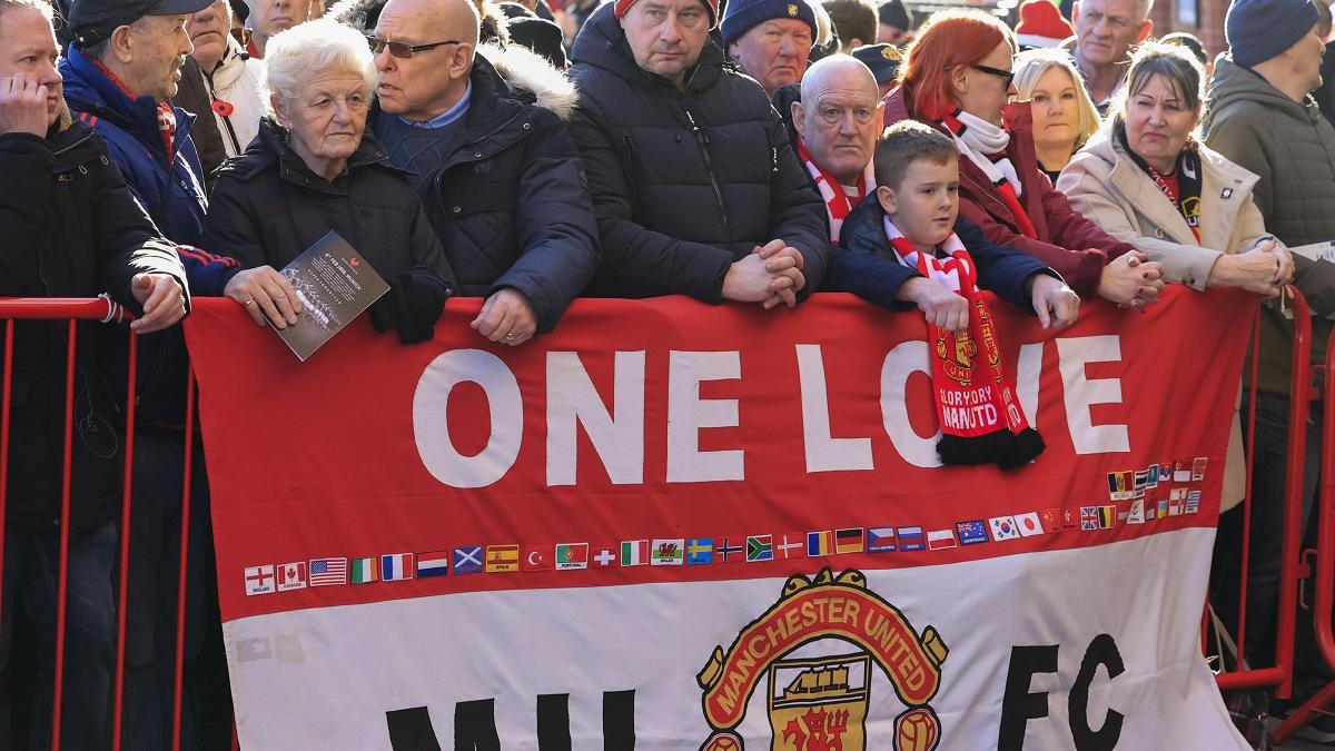 Pentru prima dată în 11 sezoane, Manchester United majorează prețurile abonamentelor