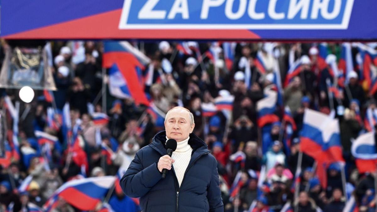 Miting-concert uriaș în sprijinul lui Vladimir Putin. Liderul de Kremlin:  Astăzi, pentru a ne apăra cultura, limba, teritoriile, cu toții, întregul nostru popor, suntem apărătorii patriei noastre