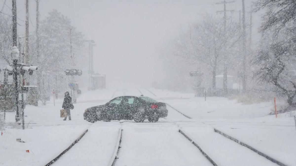 America de Nord este lovită în același timp de viscol și de un val de căldură