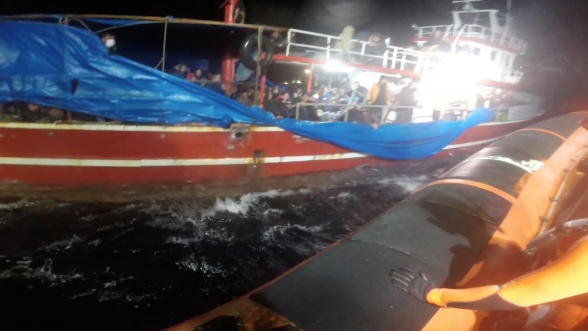 Cel puțin 30 de migranti au murit într-un naufragiu în Italia