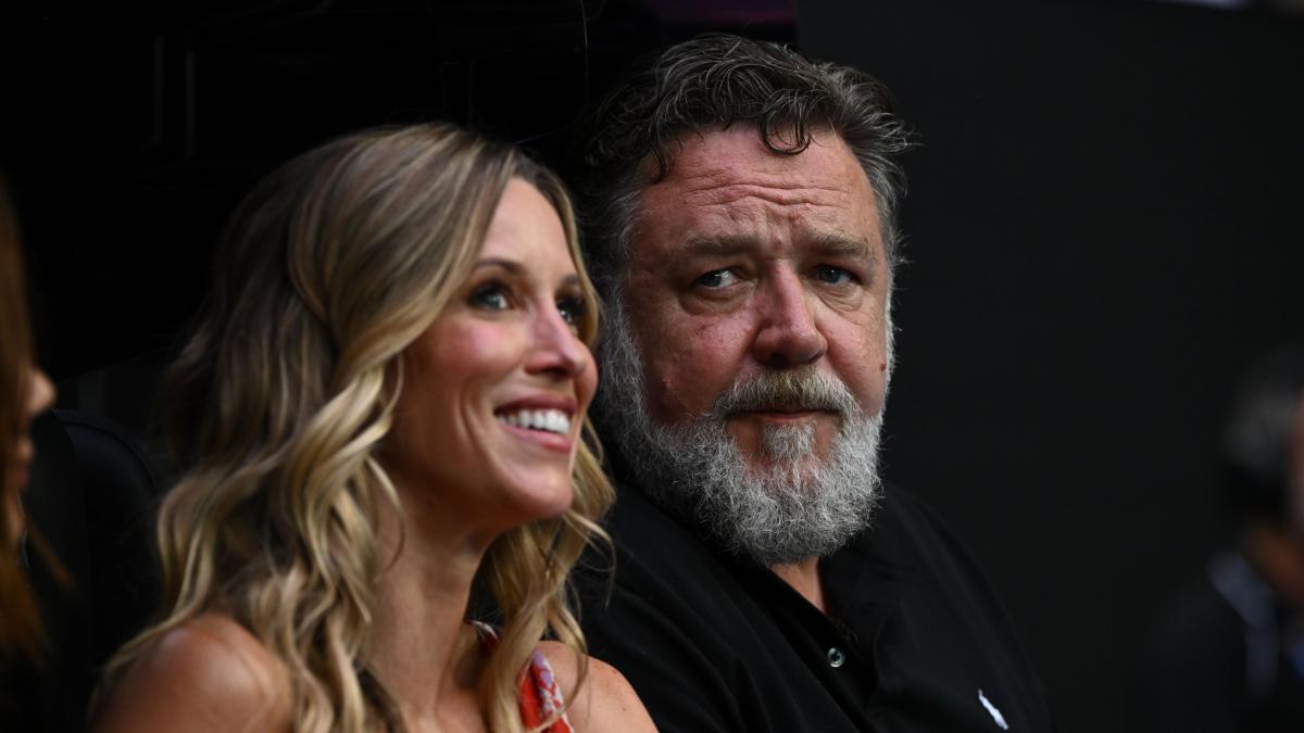 Incident hilar în Melbourne. Actorului Russell Crowe și iubitei sale li s-a interzis intrarea într-un restaurant
