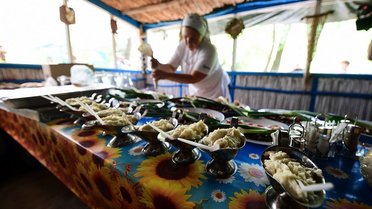Proiect de lege pentru dezvoltarea turismului rural: din ogradă, direct pe masa turiștilor