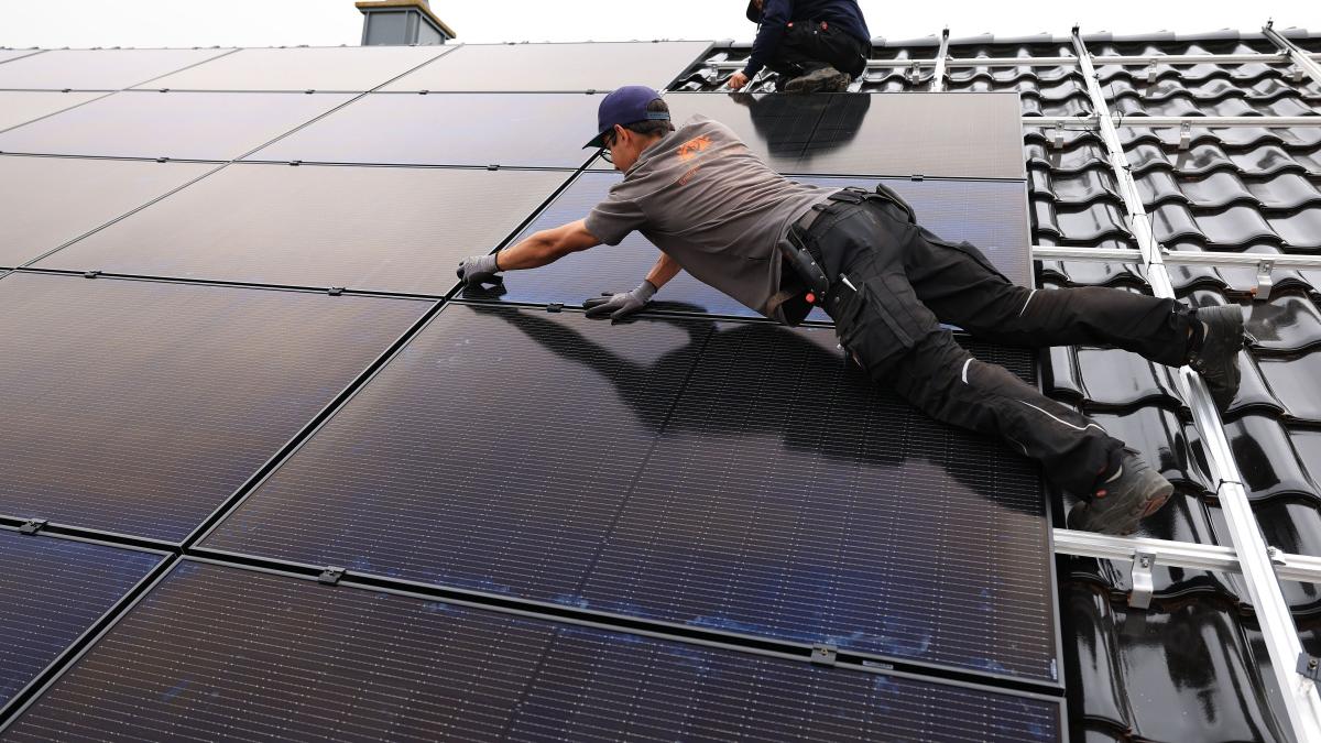 Uniunea Europeană oferă Ucrainei panouri solare