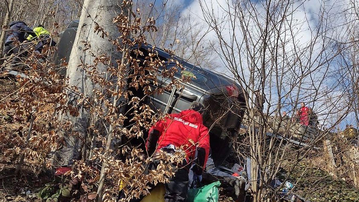 Salvamontiștii au intervenit la un accident rutier cu trei victime în zona staţiunii Stâna de Vale  