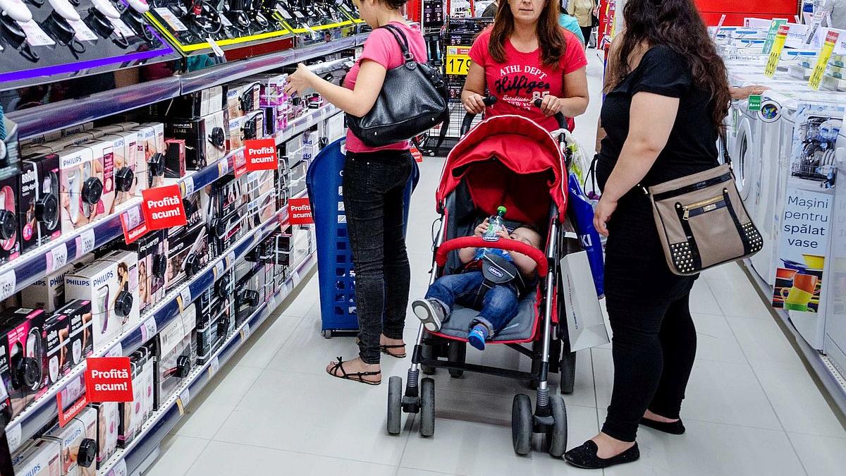 Prioritate pentru gravide și persoane însoțite de copii, în magazine și servicii publice