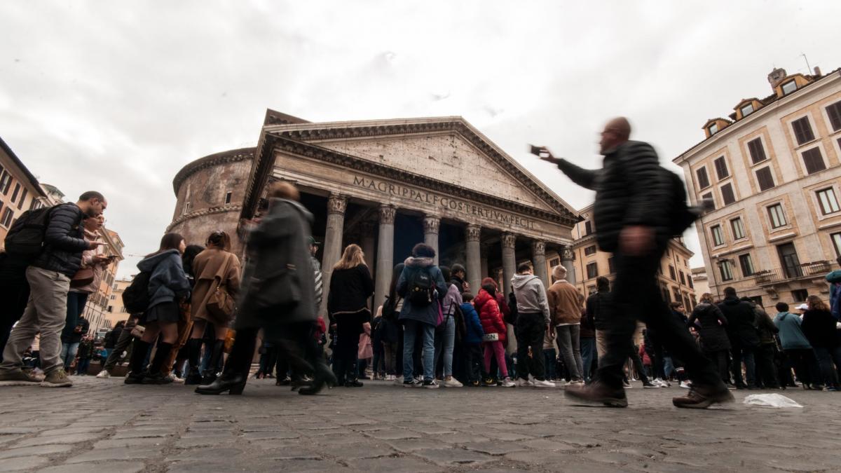 Taxă pentru turiști la intrarea în Panteonul din Roma