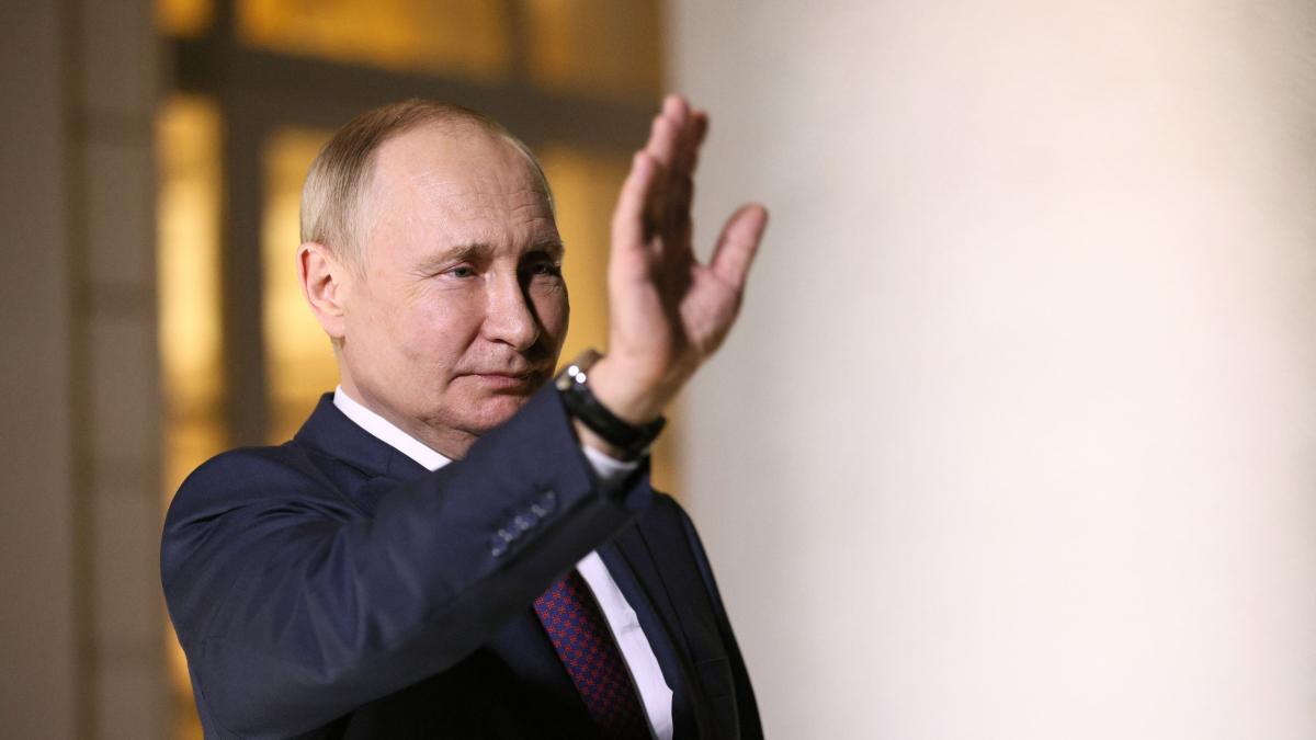 Vladimir Putin, într-o vizită-fulger în Crimeea 