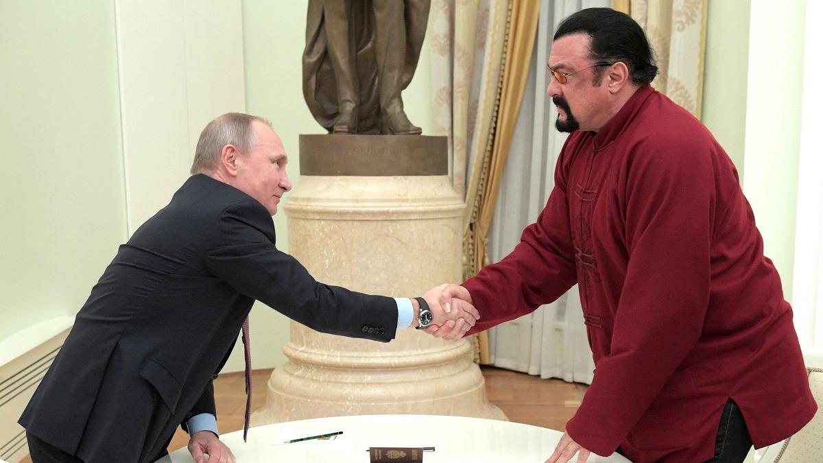 Steven Seagal îi învață „bătaie” pe militarii ruși
