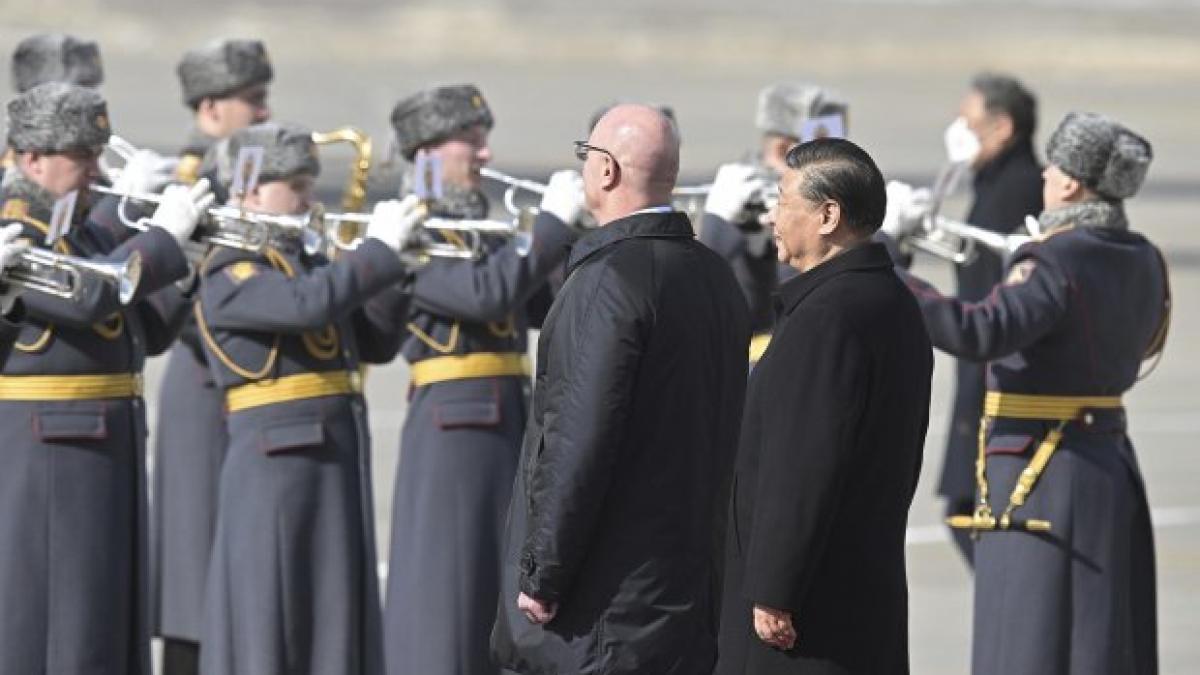 Xi Jinping, pe aeroportul din Moscova: "China este pregătită să rămână ferm alături de Rusia"