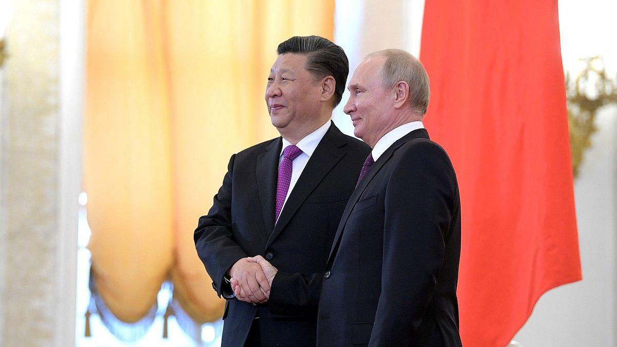 Xi, în vizită de resuscitare a camaradului Putin 