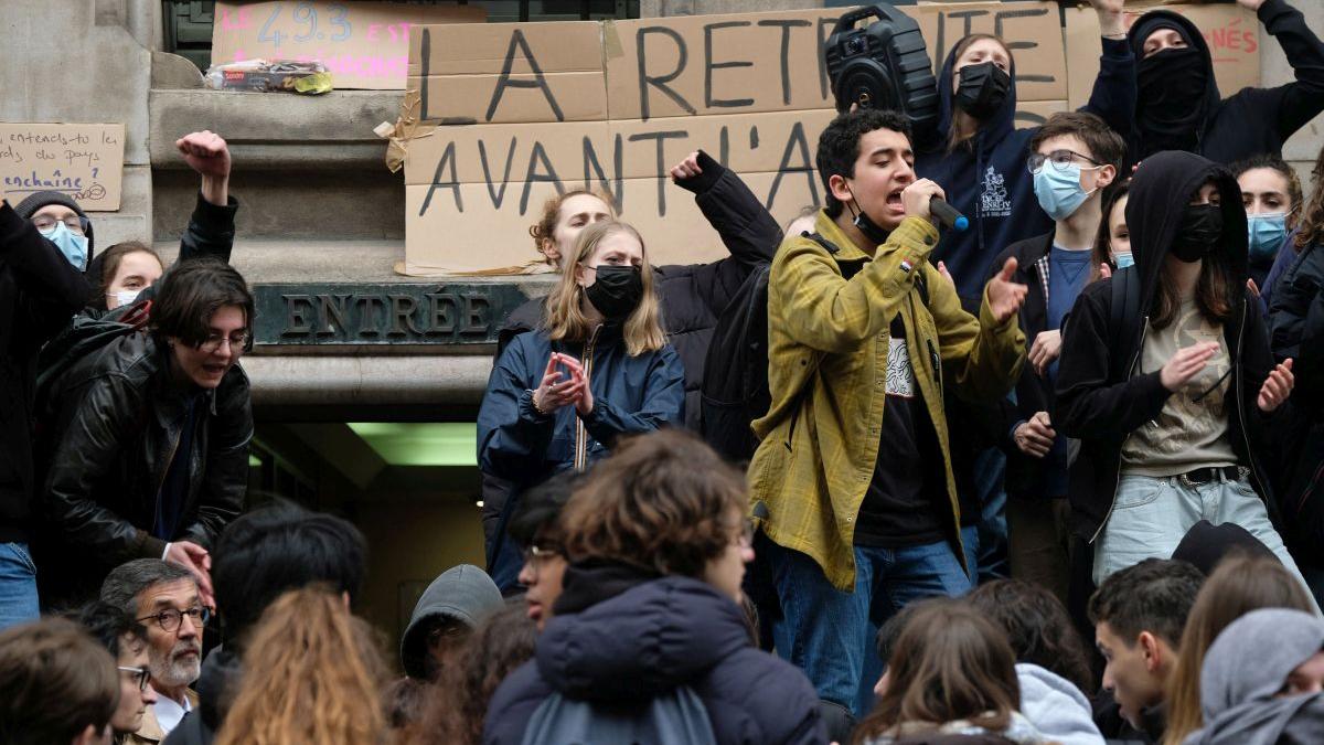 Peste un milion de participanţi la protestele din Franţa. Marine Le Pen: Este "un semnal puternic"