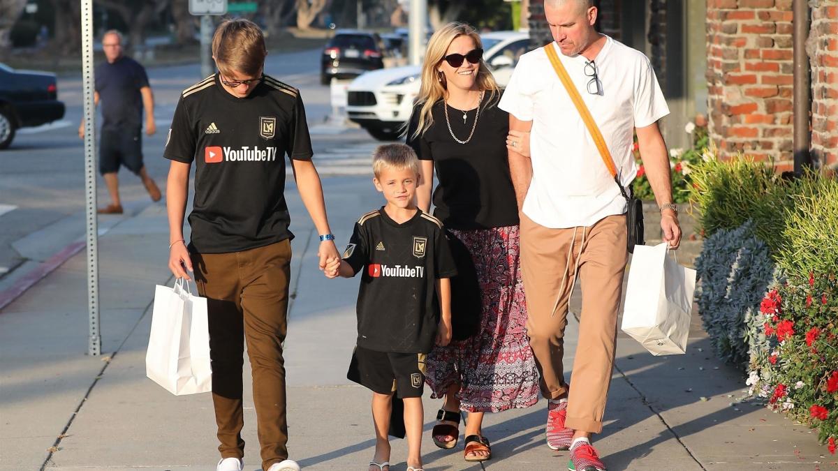 Celebra actriță Reese Witherspoon și soțul ei divorțează după 10 ani de căsnicie