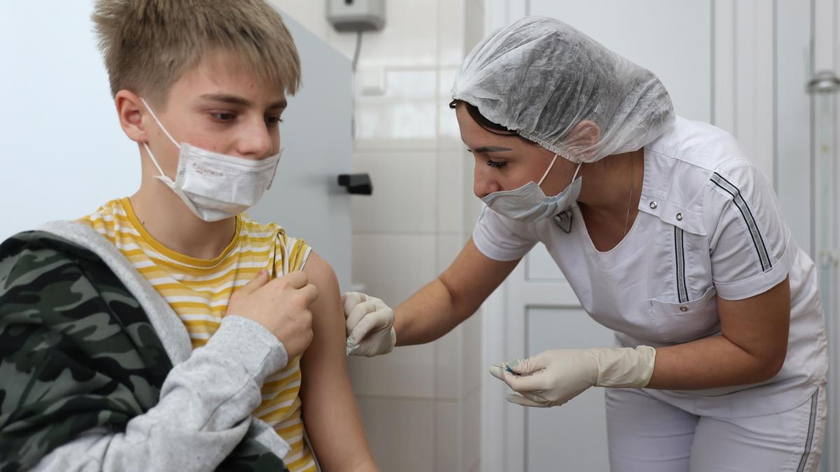 Experții OMS s-au răzgândit: Vaccinul Covid-19 nu mai este necesar pentru copii și adolescenți