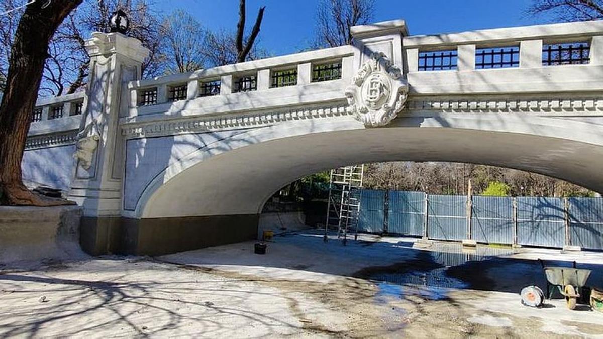 Podul Mare din Cișmigiu, construit în urmă cu peste 100 de ani, a fost reabilitat pentru prima dată