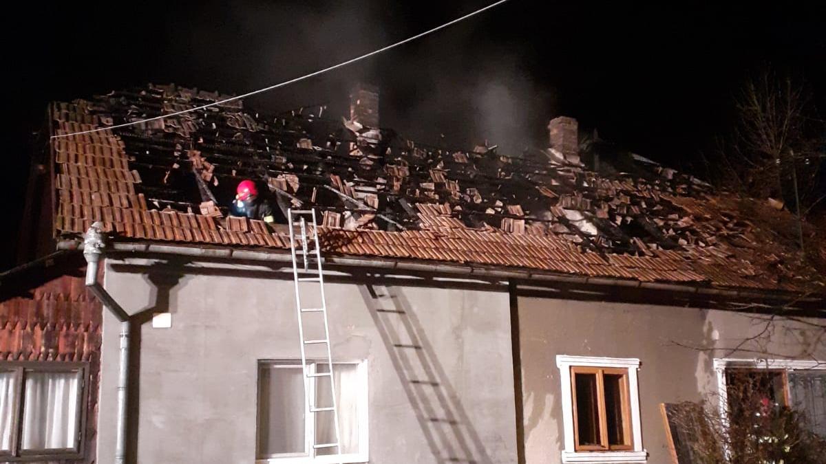 Incendiu la o casă din Câmpulung Moldovenesc. Un bărbat a murit