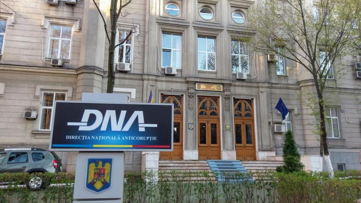 Profesor universitar de la Politehnica București, trimis în judecată pentru luare de mită
