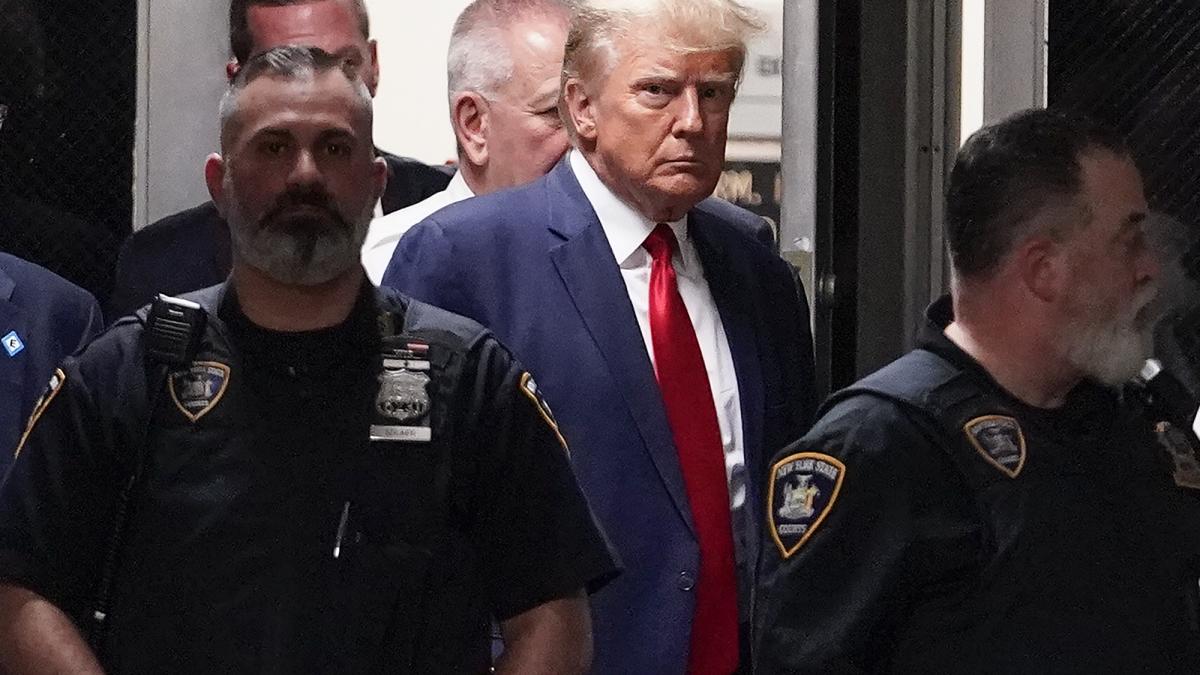 Update: Donald Trump a plecat de la tribunal după ce i s-au adus la cunoştinţă acuzaţiile