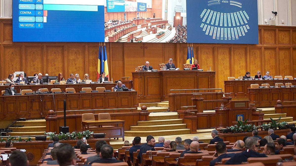 Reminiscențele băsismului, preluate de progresiști. Lege pentru un Parlament cu 300 de aleși. Autorul vrea să pună în operă referendumul din 2009