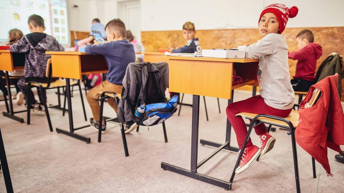 Elevii români, mai toleranți cu colegii de etnie romă